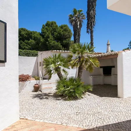 Villa Spacious Private With Pool, Sea View & Walkable Access *