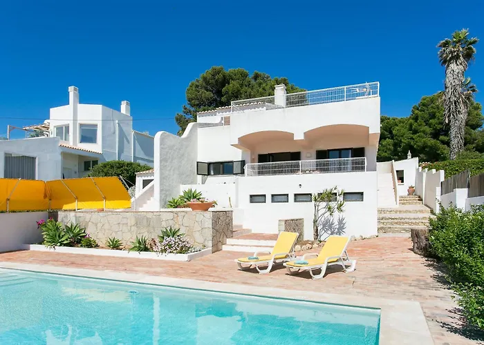 Villa With Private Pool, Stunning View And Just 5 Min Walk From The *