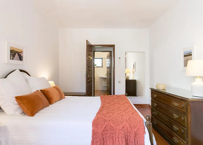 With Private Pool, Stunning View And Just 5 Min Walk From The