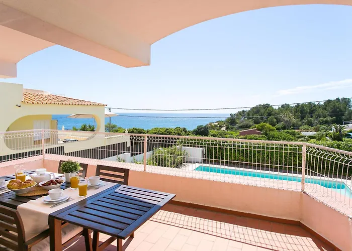 Villa With Private Pool, Stunning View And Just 5 Min Walk From The *