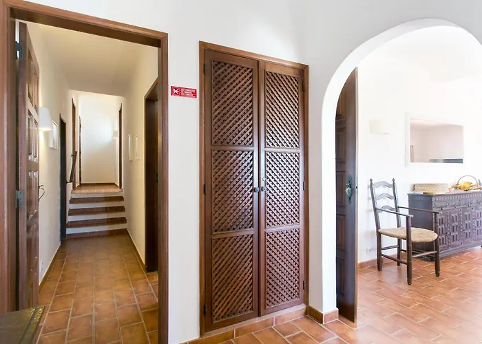 Villa With Private Pool, Stunning View And Just 5 Min Walk From The Carvoeiro (Lagoa)