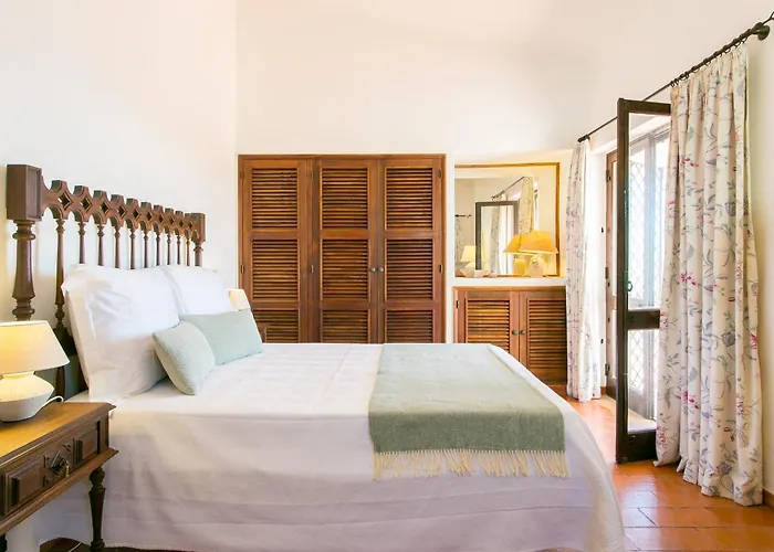 Villa With Private Pool, Stunning View And Just 5 Min Walk From The
