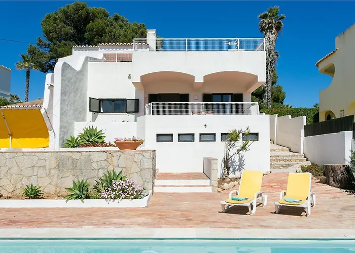 With Private Pool, Stunning View And Just 5 Min Walk From The Villa *
