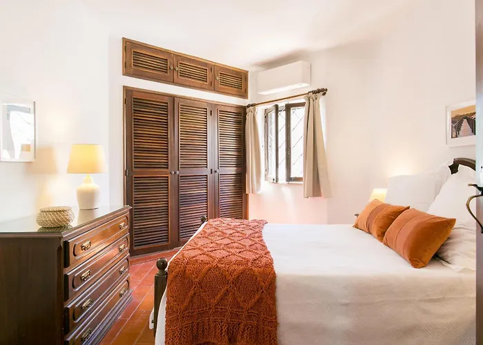 With Private Pool, Stunning View And Just 5 Min Walk From The Carvoeiro (Lagoa)