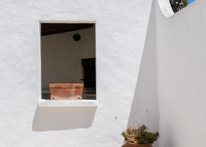 Villa With Private Pool, Stunning View And Just 5 Min Walk From The *