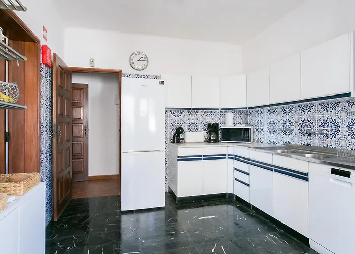 Villa With Private Pool, Stunning View And Just 5 Min Walk From The