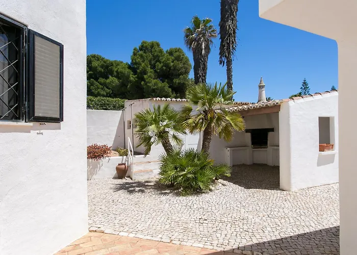 Villa With Private Pool, Stunning View And Just 5 Min Walk From The *