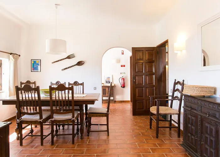 Villa With Private Pool, Stunning View And Just 5 Min Walk From The *