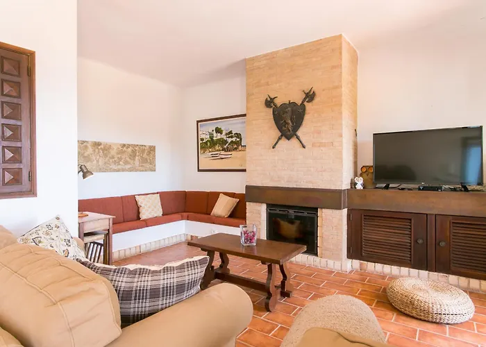 With Private Pool, Stunning View And Just 5 Min Walk From The *