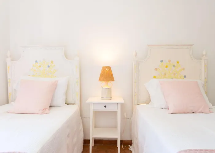 Villa With Private Pool, Stunning View And Just 5 Min Walk From The Carvoeiro (Lagoa)