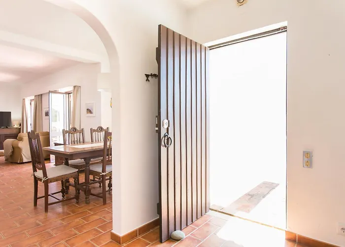 With Private Pool, Stunning View And Just 5 Min Walk From The *