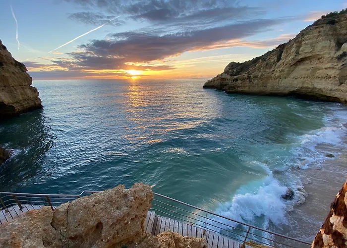 With Private Pool, Stunning View And Just 5 Min Walk From The *