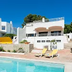 Villa With Private Pool, Stunning View And Just 5 Min Walk From The *