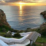Villa With Private Pool, Stunning View And Just 5 Min Walk From The *