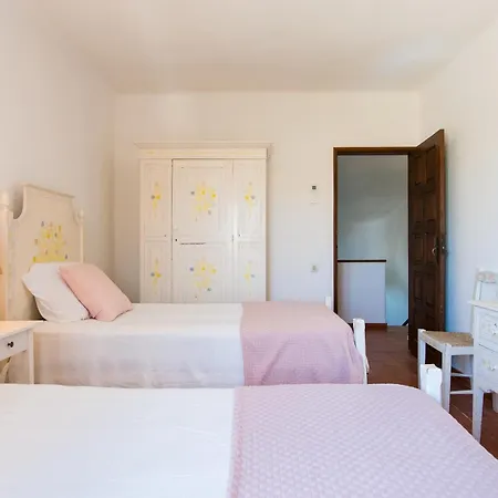 Villa Carvoeiro With Private Pool, Stunning View And Just 5 Min Walk From The *