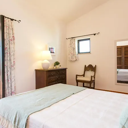 Villa Spacious Private With Pool, Sea View & Walkable Access *
